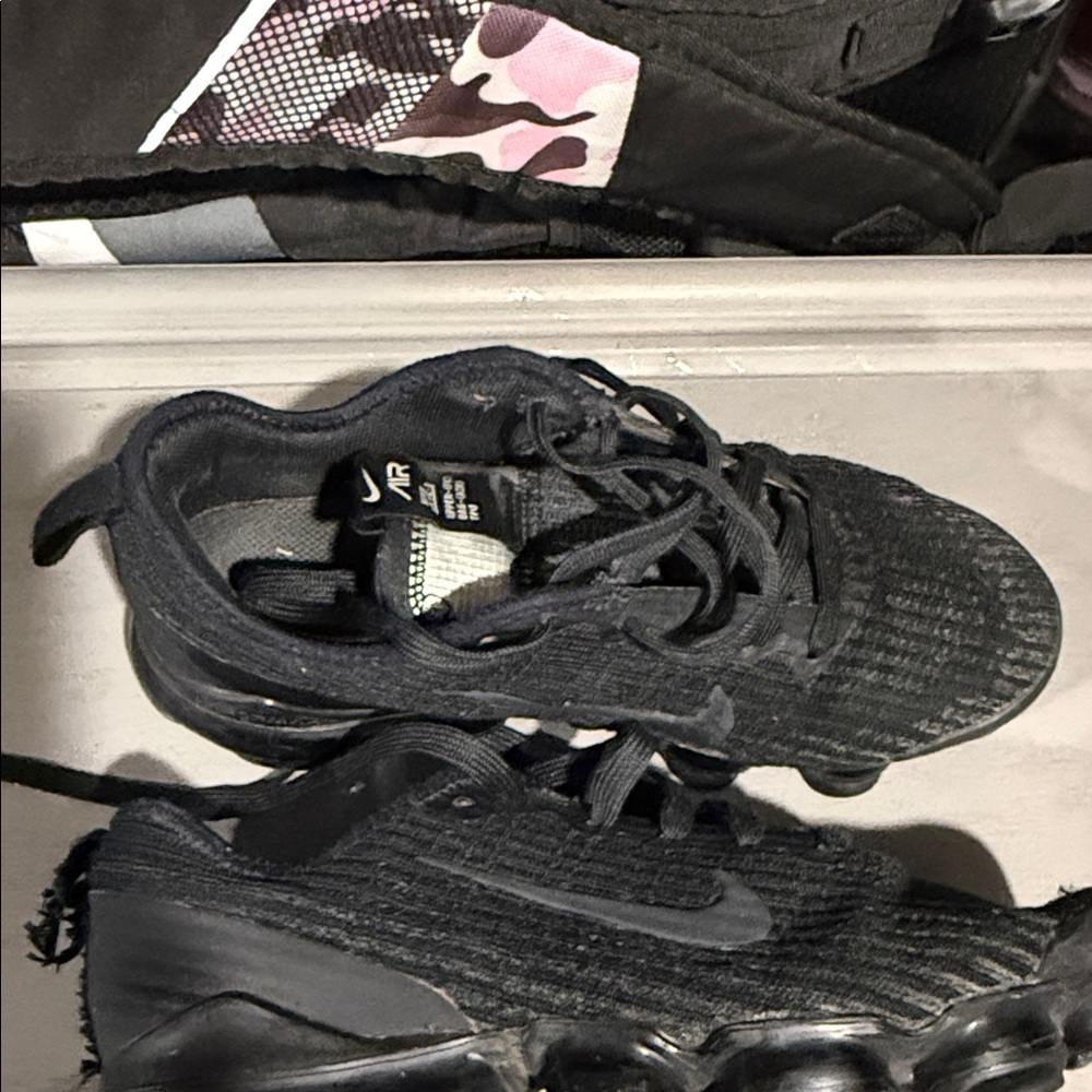 Nike Black and Dark Gray Knit Training Sneakers - Picture 2 of 3